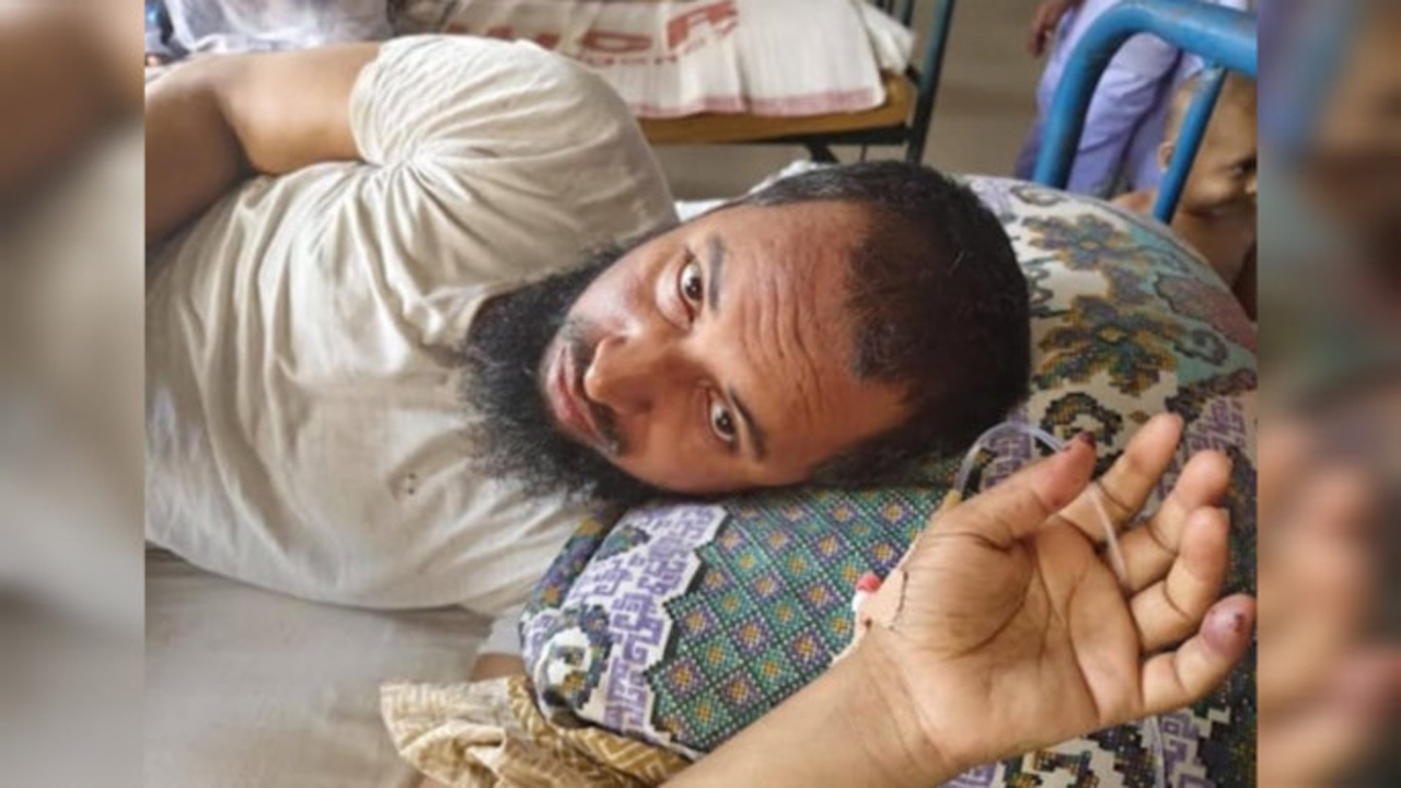 ইসলামী ব্যাংকে গ্রাহককে হাতুড়ি পেটা, তিন কর্মকর্তা গ্রেপ্তার